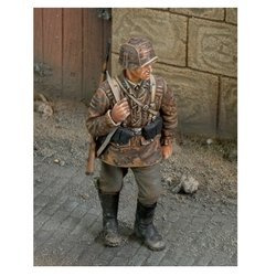 Figurka Żołnierz Waffen SS "Ardennes" II WŚ Royal Model 1/35