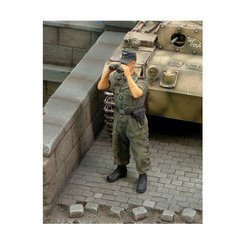 Figurka Czołgista Waffen SS II WŚ Royal Model 1/35