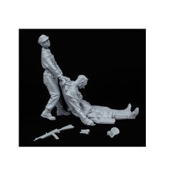 Niemiecki Żołnierz Ratuje Kolegę , 1945 Stalingrad 1/35